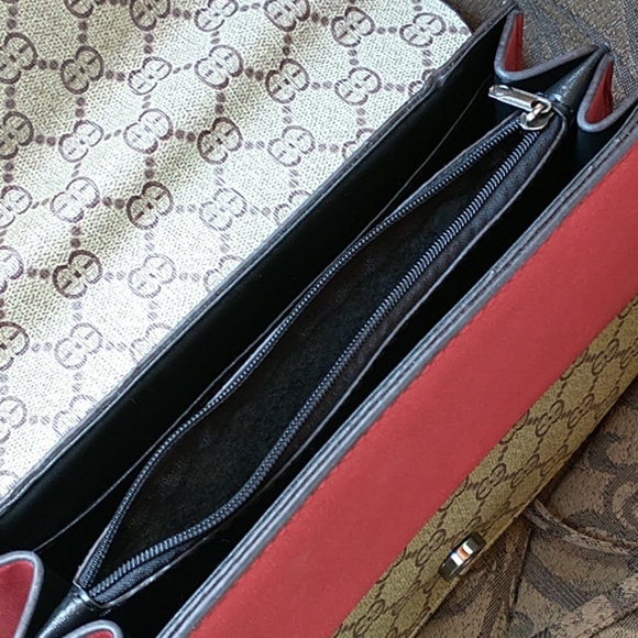 NWOT Gorgeous Convertible Handbag / Crossbody - Picture 9 of 12